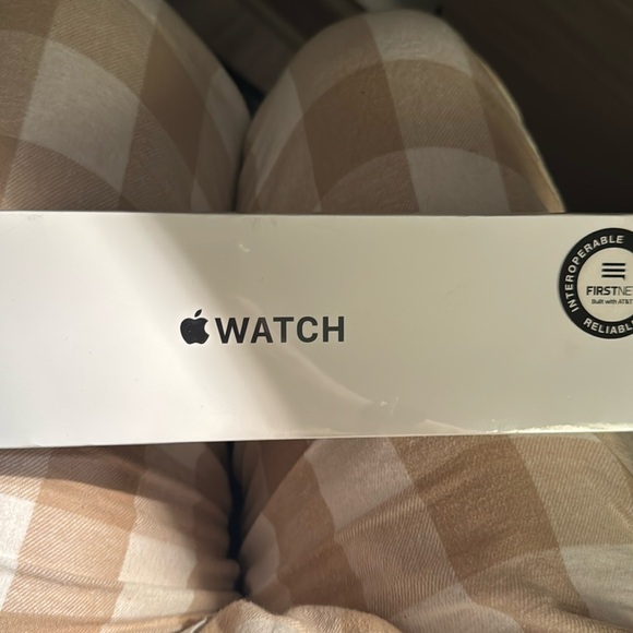 Apple Watch SE 44mm space grey with black band - Picture 1 of 1